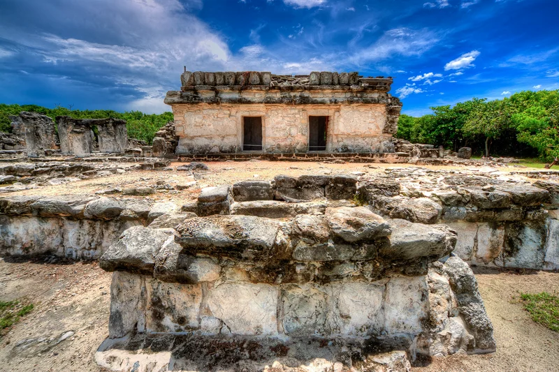 Zona Arqueológica El Rey