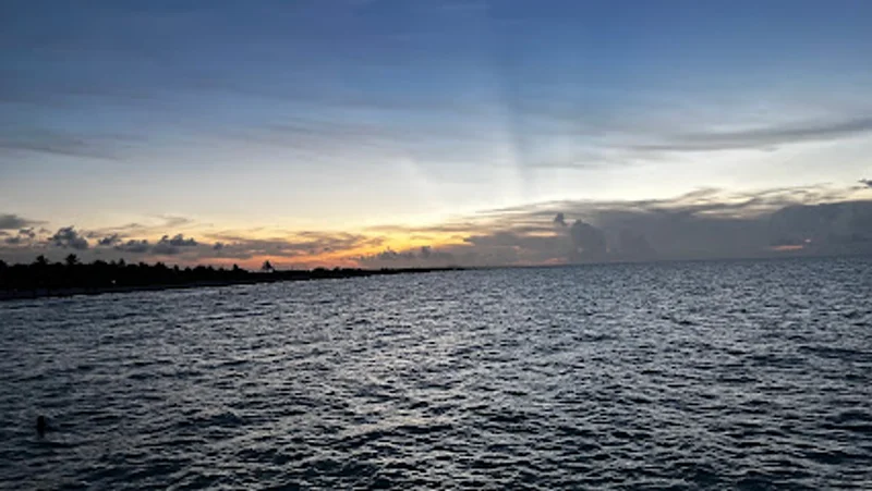 Muelle turístico, El cuyo